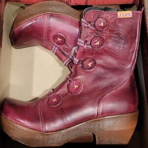 NIB Jafa Merlot Clogs/boot 7.5